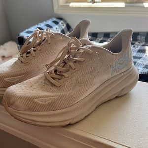 Hoka Clifton 9 running shoe- shifting sand/ eggnog
